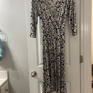 black and white floral dress by forth & towne